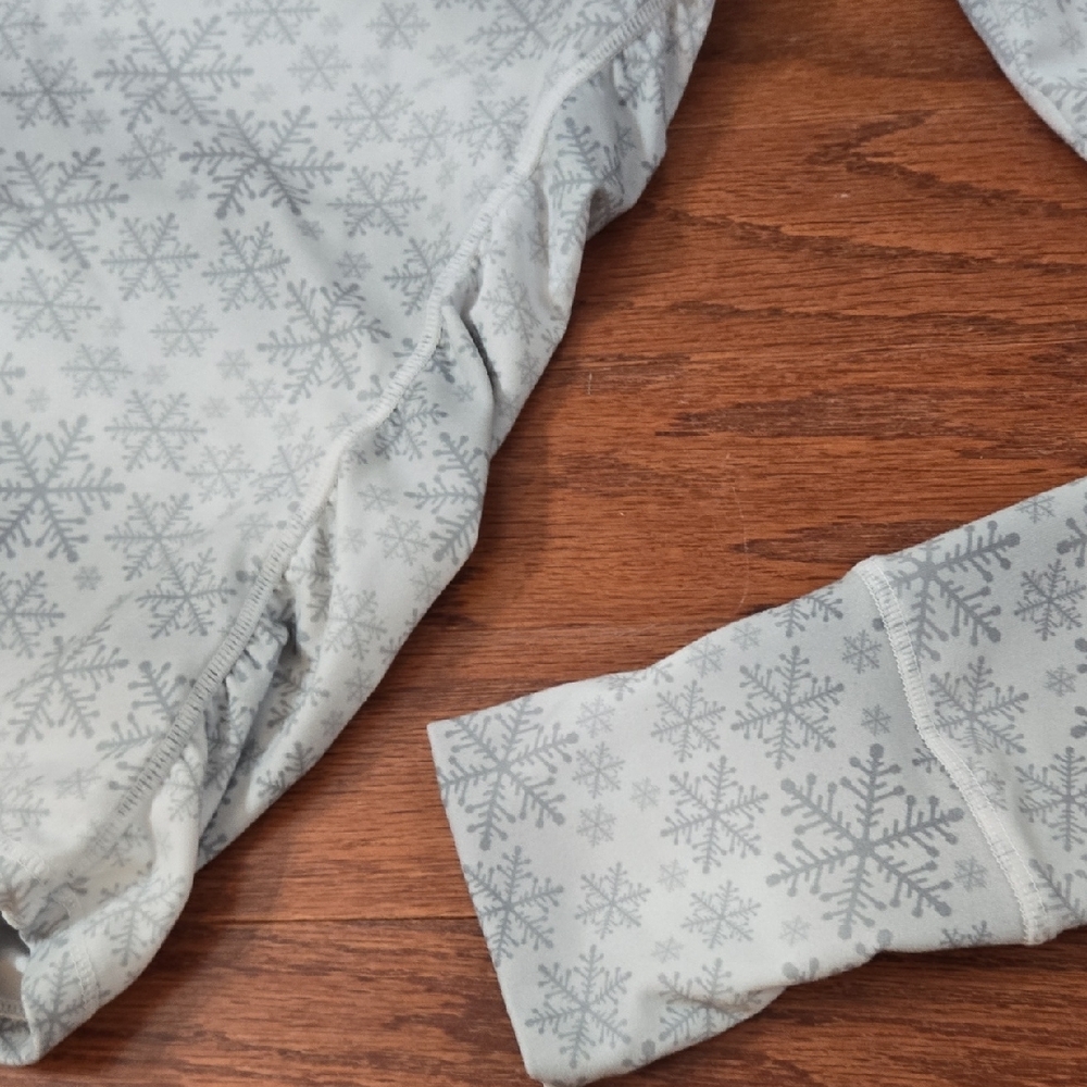 Kyodan Gray Snowflake Pattern Top - image 3